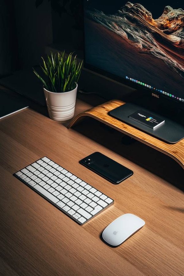 Les 5 meilleurs claviers ergonomiques pour éviter les douleurs au poignet